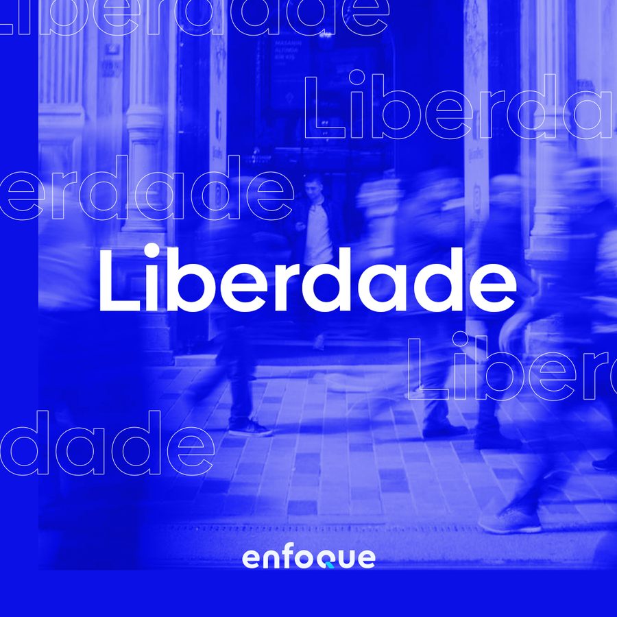 Peça da campanha com a palavra Liberdade sobre movimento de rua.