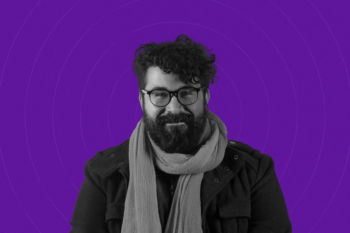 Retrato recortado sobre fundo roxo, homem de cachecol.